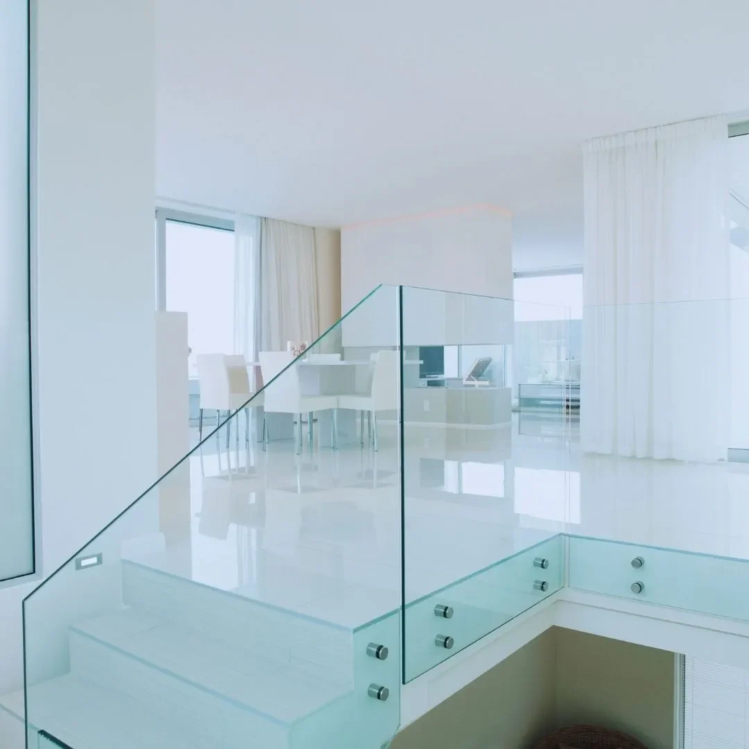 Escalier garde corps verre design interieur paris | Artisan vitrier Paris Escalier garde corps verre design interieur paris